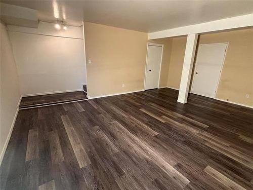 861 Sheppard St, Winnipeg, MB - Indoor Photo Showing Other Room