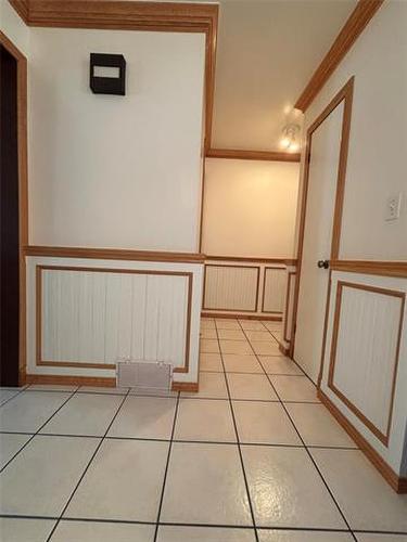 861 Sheppard St, Winnipeg, MB - Indoor Photo Showing Other Room
