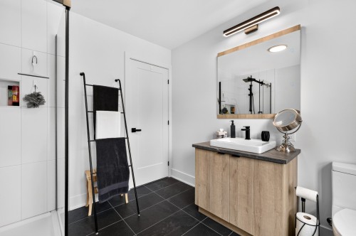 Salle de bains - 20 Rue Rousse, Sainte-Clotilde, QC - Indoor Photo Showing Bathroom