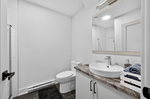 Salle de bains - 20 Rue Rousse, Sainte-Clotilde, QC - Indoor Photo Showing Bathroom