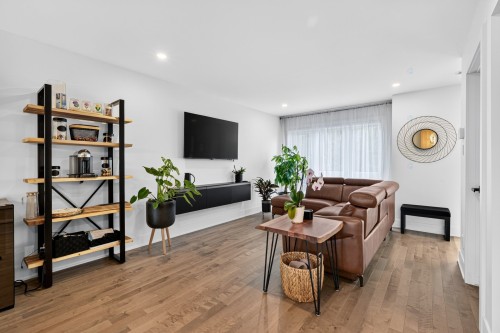 Salon - 20 Rue Rousse, Sainte-Clotilde, QC - Indoor