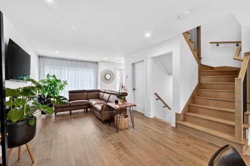 Salon - 20 Rue Rousse, Sainte-Clotilde, QC - Indoor