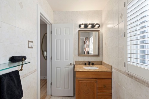 Bathroom - 325 Rue Gratton, Montréal (Saint-Laurent), QC - Indoor Photo Showing Bathroom