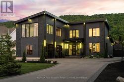 118 BARTON BOULEVARD  Blue Mountains, ON N0H 1J0