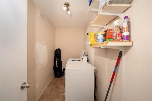 622 Main Street, Steinbach, MB - Indoor Photo Showing Laundry Room