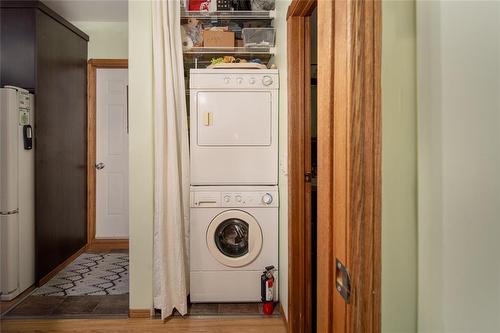 622 Main Street, Steinbach, MB - Indoor Photo Showing Laundry Room