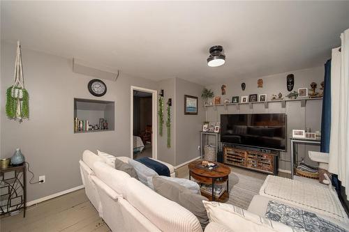 622 Main Street, Steinbach, MB - Indoor Photo Showing Living Room