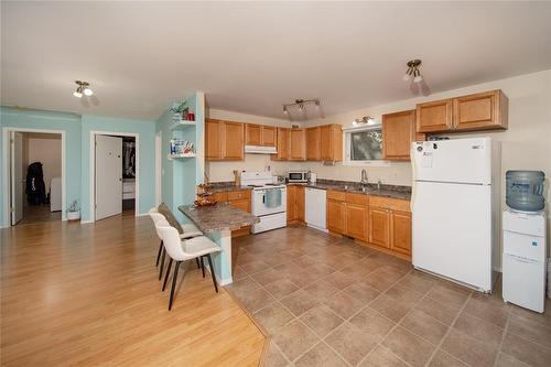 622 Main Street, Steinbach, MB - Indoor Photo Showing Kitchen