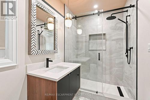 2019 Dundas Street, Burlington, ON - Indoor Photo Showing Bathroom
