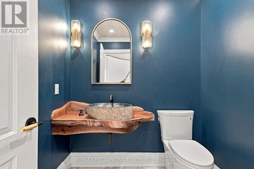 2019 Dundas Street, Burlington, ON - Indoor Photo Showing Bathroom
