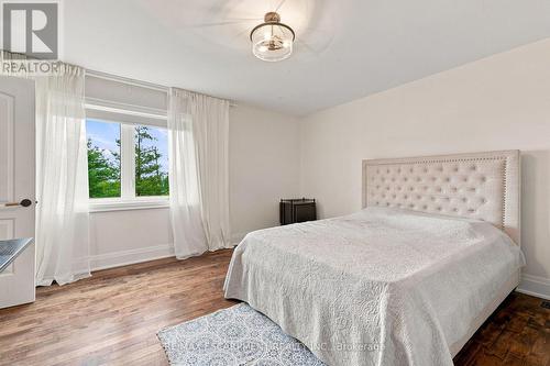 2019 Dundas Street, Burlington, ON - Indoor Photo Showing Bedroom