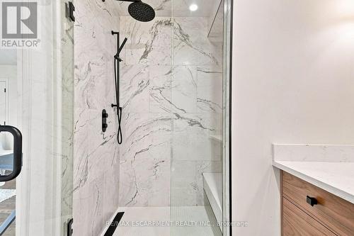 2019 Dundas Street, Burlington, ON - Indoor Photo Showing Bathroom