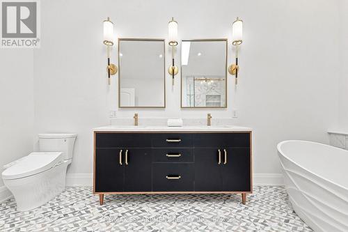 2019 Dundas Street, Burlington, ON - Indoor Photo Showing Bathroom