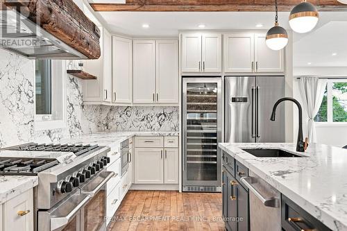 2019 Dundas Street, Burlington, ON - Indoor Photo Showing Kitchen With Upgraded Kitchen