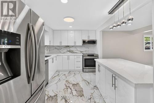 306 Sekura Street, Cambridge, ON - Indoor Photo Showing Kitchen With Stainless Steel Kitchen With Upgraded Kitchen