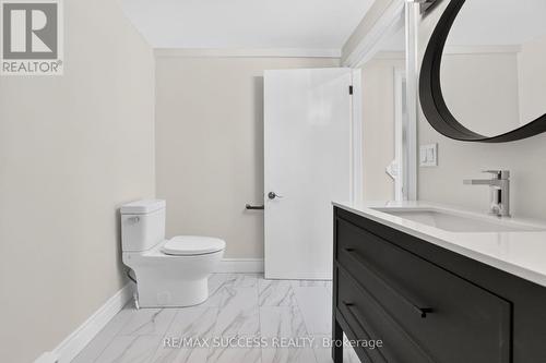 306 Sekura Street, Cambridge, ON - Indoor Photo Showing Bathroom