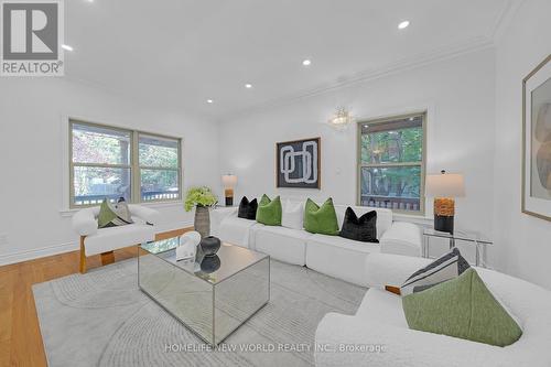 9 Pavillion Street, Markham, ON - Indoor Photo Showing Living Room