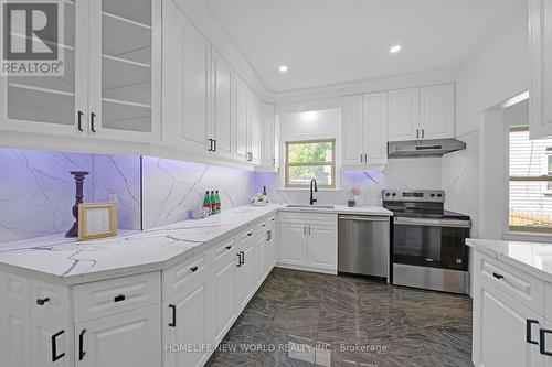 9 Pavillion Street, Markham, ON - Indoor Photo Showing Kitchen With Upgraded Kitchen