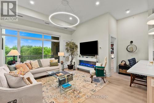 404 - 77 Yates Street, St. Catharines (Downtown), ON - Indoor Photo Showing Living Room
