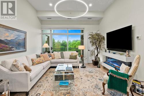 404 - 77 Yates Street, St. Catharines (Downtown), ON - Indoor Photo Showing Living Room