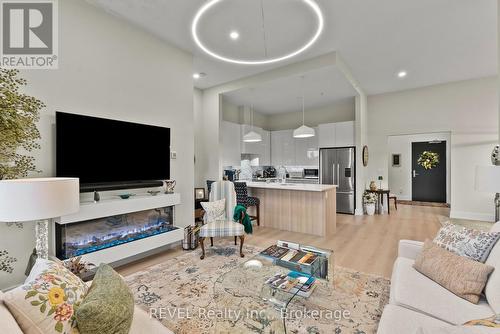 404 - 77 Yates Street, St. Catharines (Downtown), ON - Indoor Photo Showing Living Room