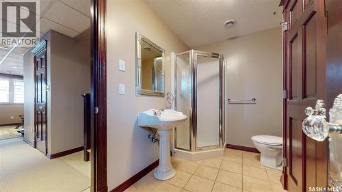 2830 Regina Avenue, Regina, SK - Indoor Photo Showing Bathroom