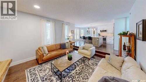 7551 Butler Bay, Regina, SK - Indoor Photo Showing Living Room