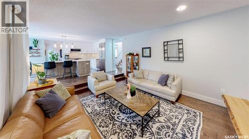 7551 Butler Bay, Regina, SK - Indoor Photo Showing Living Room