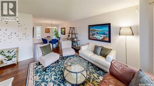 7551 Butler Bay, Regina, SK - Indoor Photo Showing Living Room