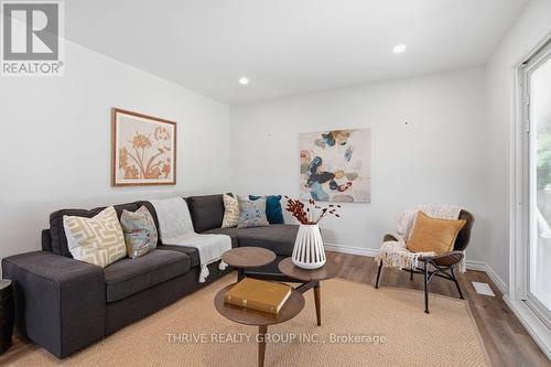 35 Malakoff Street, St. Thomas, ON - Indoor Photo Showing Living Room