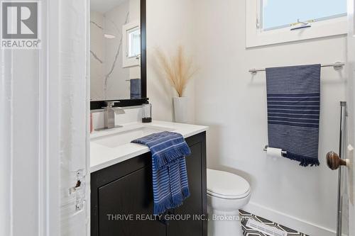 35 Malakoff Street, St. Thomas, ON - Indoor Photo Showing Bathroom