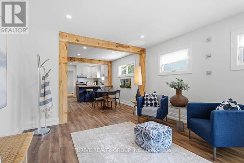 35 Malakoff Street, St. Thomas, ON - Indoor Photo Showing Living Room