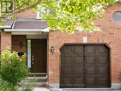 44 WINNEGREEN COURT Ottawa, ON K1G 5S2