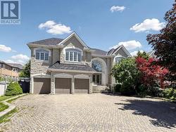 16 FRYBROOK CRESCENT  Richmond Hill, ON L4B 4B8