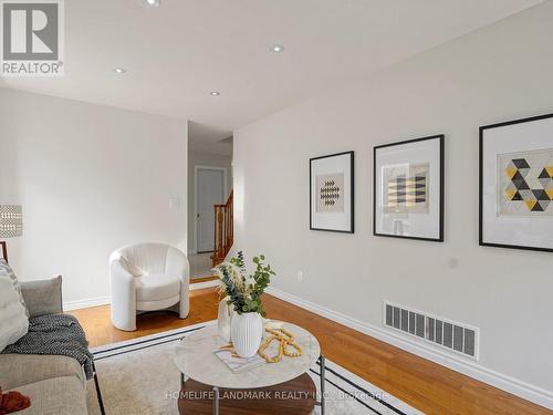 60 Ingleborough Court, Markham, ON - Indoor Photo Showing Living Room