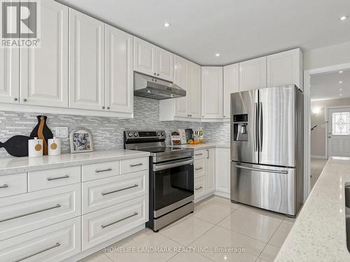 60 Ingleborough Court, Markham, ON - Indoor Photo Showing Kitchen With Upgraded Kitchen