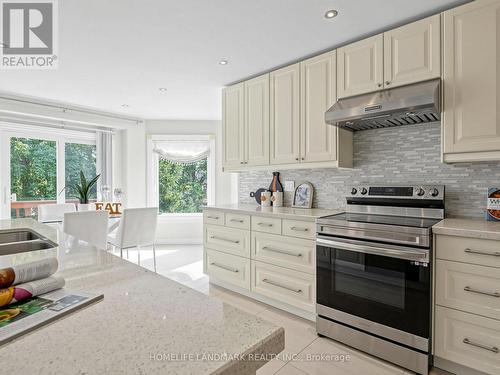 60 Ingleborough Court, Markham, ON - Indoor Photo Showing Kitchen With Upgraded Kitchen