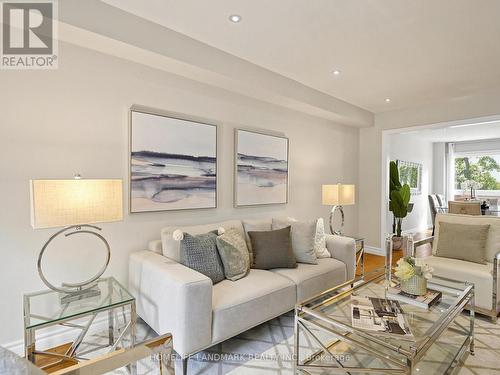 60 Ingleborough Court, Markham, ON - Indoor Photo Showing Living Room