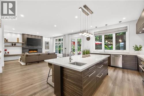 700 Hillcrest Road, West Shore, ON - Indoor Photo Showing Kitchen With Upgraded Kitchen
