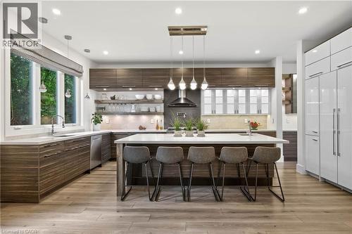700 Hillcrest Road, West Shore, ON - Indoor