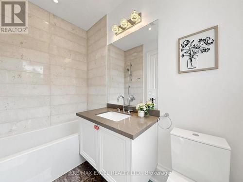 64 Summerfeldt Crescent, Markham, ON - Indoor Photo Showing Bathroom