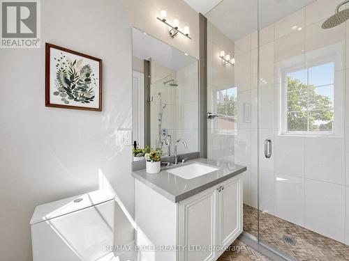 64 Summerfeldt Crescent, Markham, ON - Indoor Photo Showing Bathroom