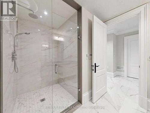 64 Summerfeldt Crescent, Markham, ON - Indoor Photo Showing Bathroom