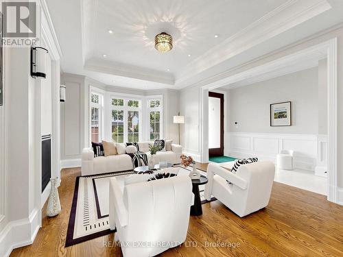 64 Summerfeldt Crescent, Markham, ON - Indoor Photo Showing Living Room