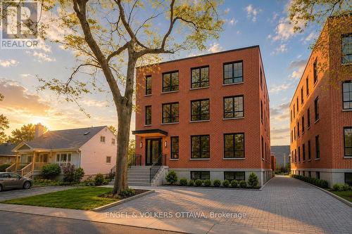 9 - 655 DONAT STREET , Ottawa, Ontario K1K 3L8 2