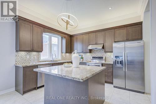 66 Wozniak Crescent, Markham, ON - Indoor Photo Showing Kitchen With Upgraded Kitchen