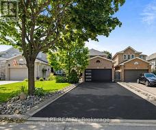 416 FLANAGAN COURT  Newmarket, ON L3X 2E9