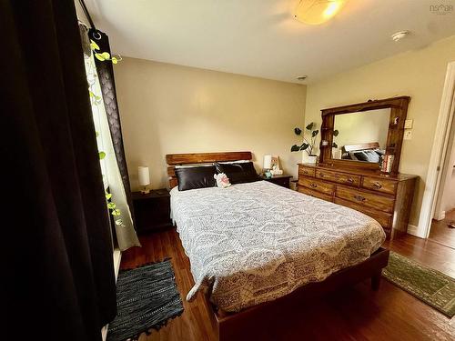 707 Pleasant Street, Dartmouth, NS - Indoor Photo Showing Bedroom