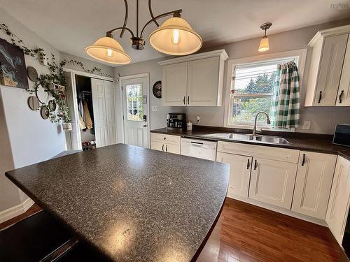 707 Pleasant Street, Dartmouth, NS - Indoor Photo Showing Kitchen With Double Sink