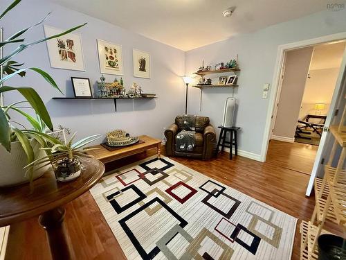 707 Pleasant Street, Dartmouth, NS - Indoor